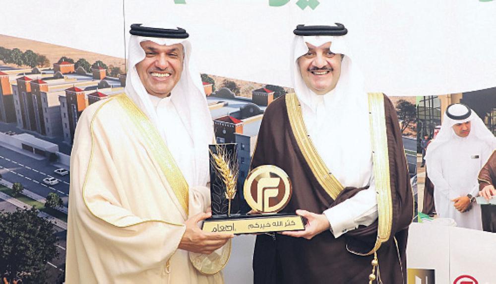 أمير الشرقية يوقع على الوجبة «6 ملايين» بـ «إطعام»