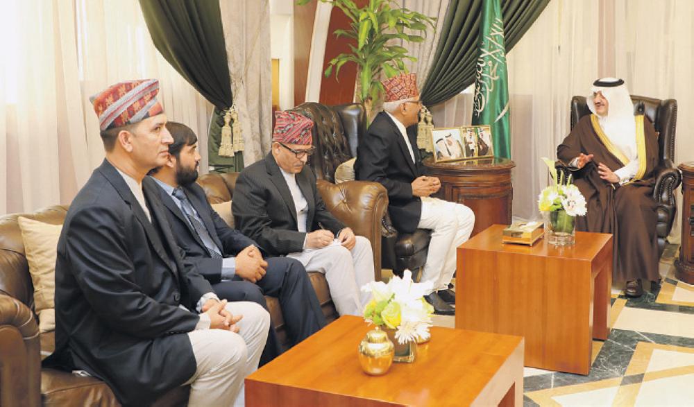 أمير الشرقية يوقع على الوجبة «6 ملايين» بـ «إطعام»