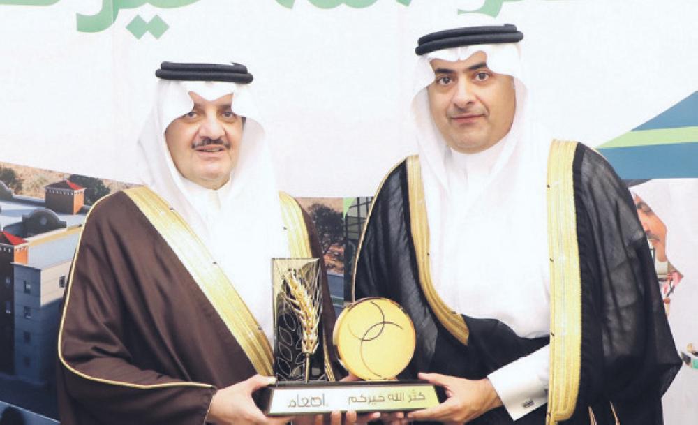أمير الشرقية يوقع على الوجبة «6 ملايين» بـ «إطعام»