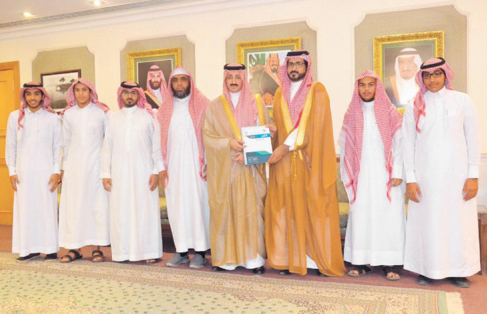 محافظ الأحساء يطلع على تقرير المعهد العلمي