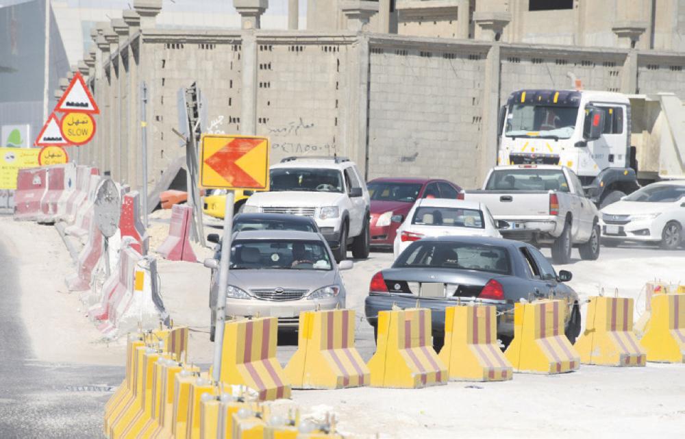«النقل» يتأخر في إنشاء إشارة مرورية بالدمام