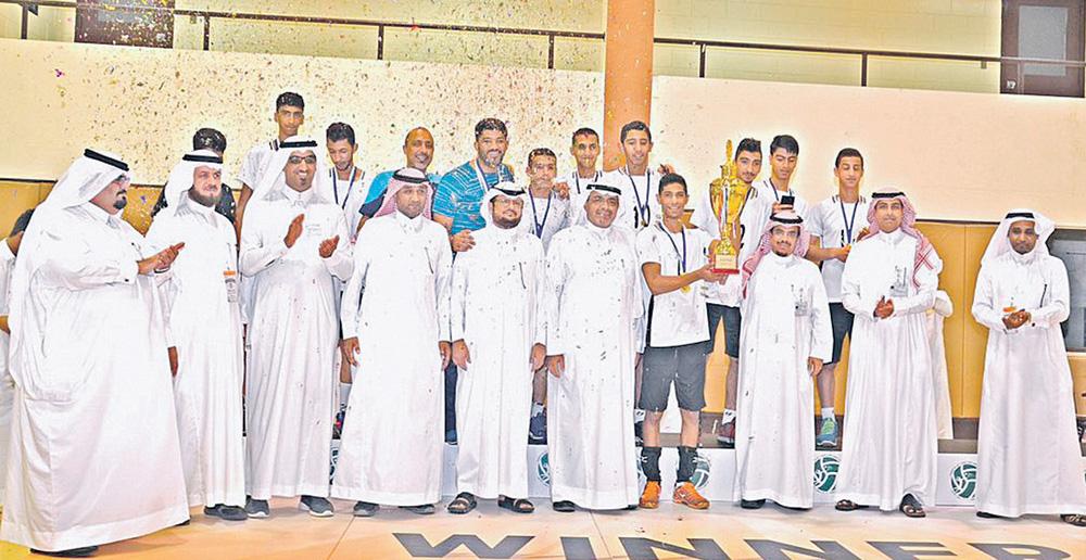 طائرة تعليم الشرقية تحلق بالمواهب