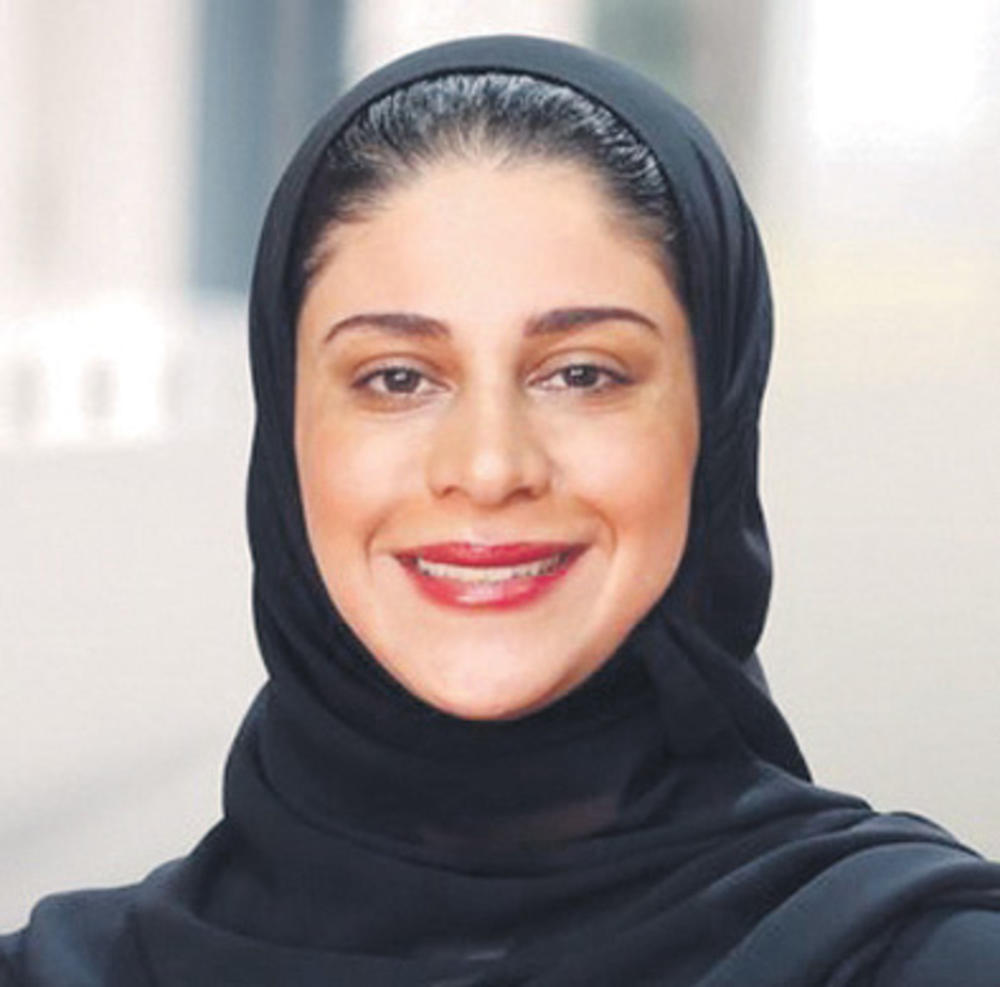 الجماهير النسائية تحتفي بأضواء العريفي