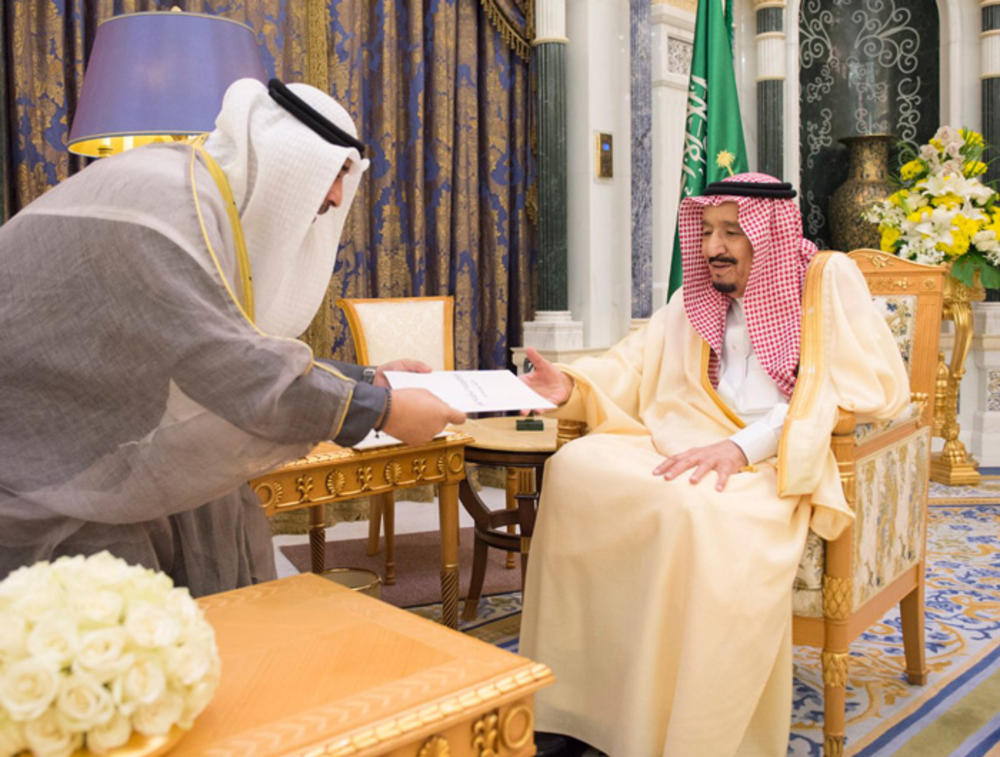 خادم الحرمين يتسلم رسالة خطية من أمير الكويت