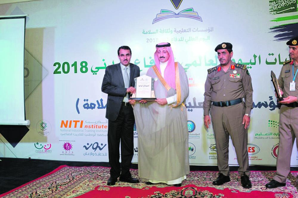 اليوم العالمي للدفاع المدني في لولو مول الأحساء