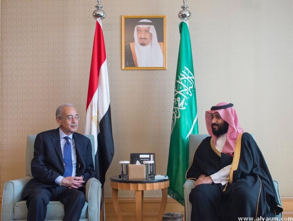 سمو ولي العهد يلتقي رئيس الوزراء المصري