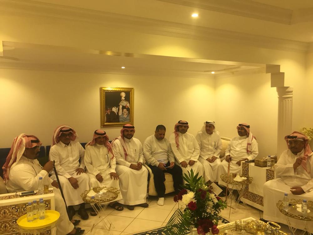 جمعية أصدقاء تزور لاعب الهلال السابق 'سلطان بن نصيب'