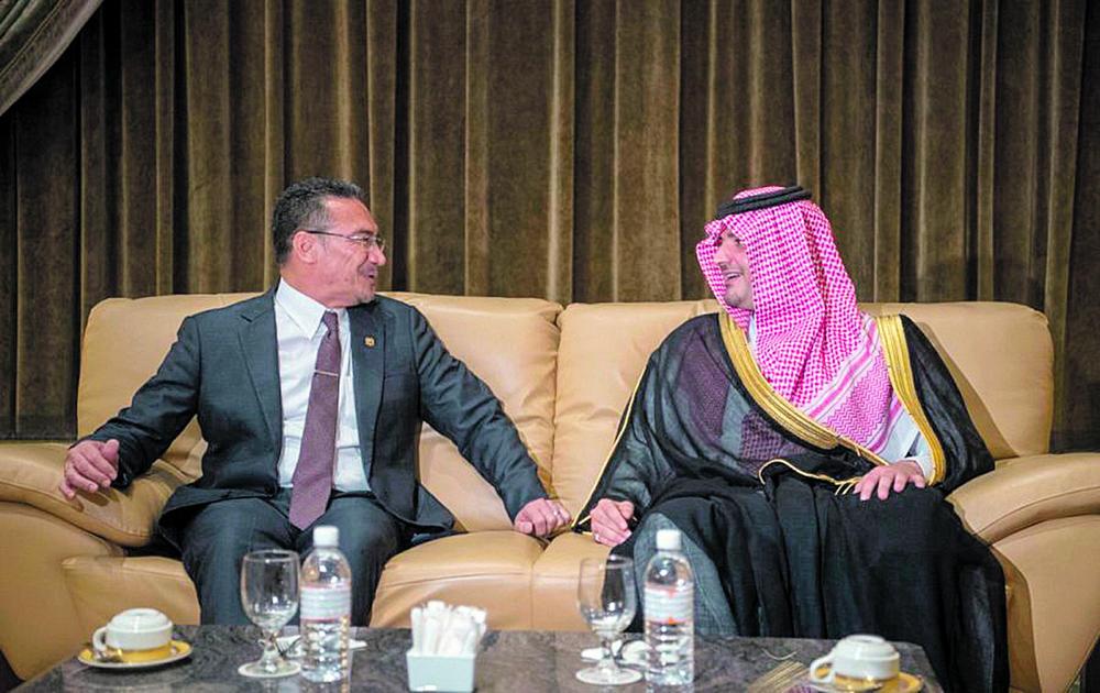 وزير الداخلية يصل إلى ماليزيا
