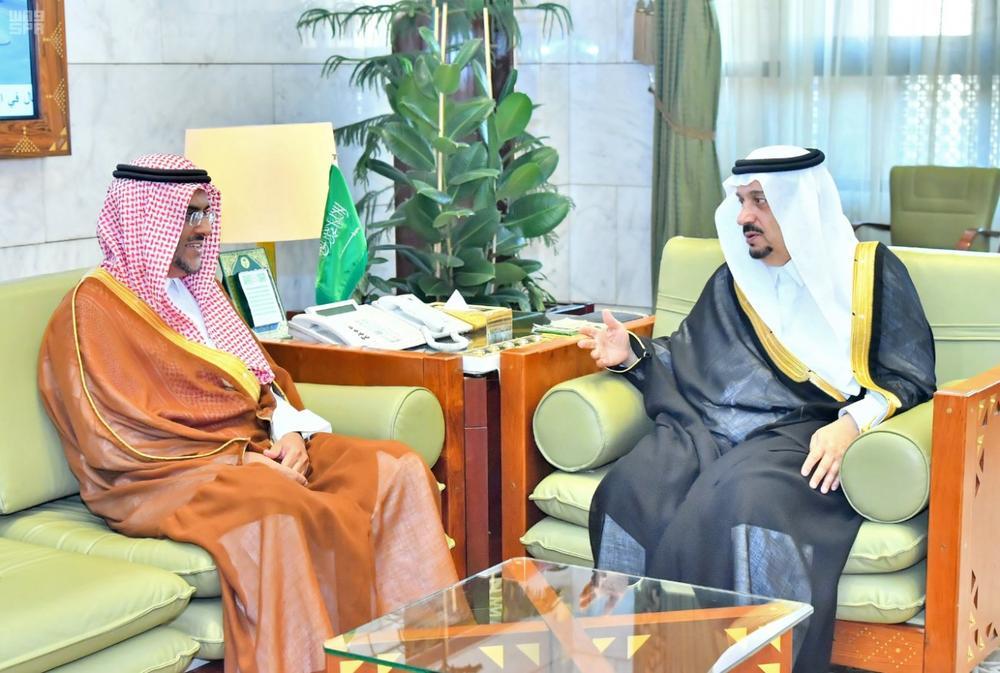 من العاصمة