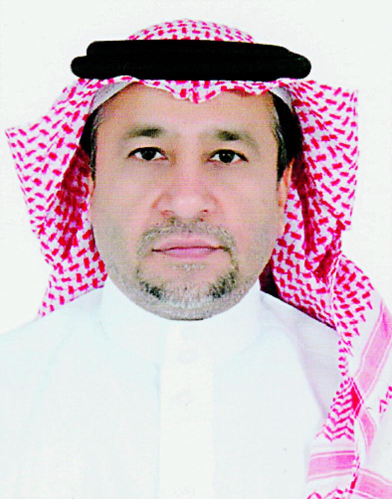 رجل آلي يقود طابور الصباح بالخبر