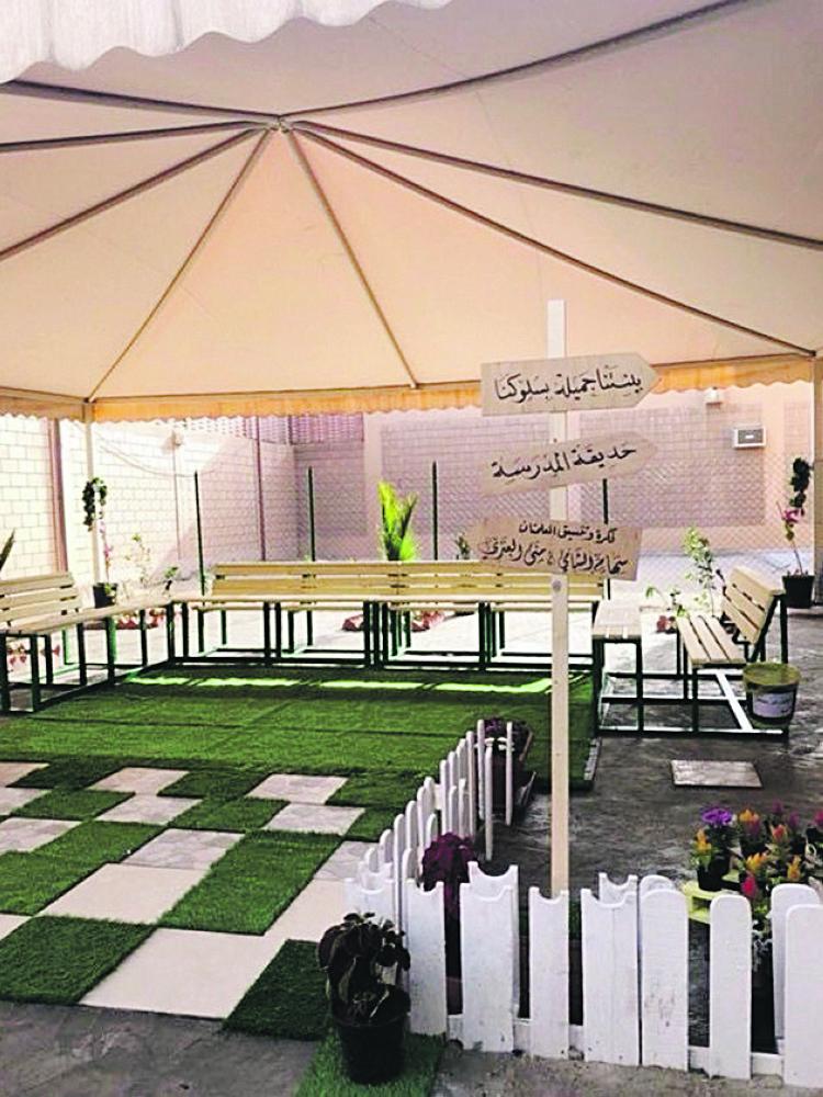 حديقة مدرسية بمواد أعيد تدويرها بالخفجي