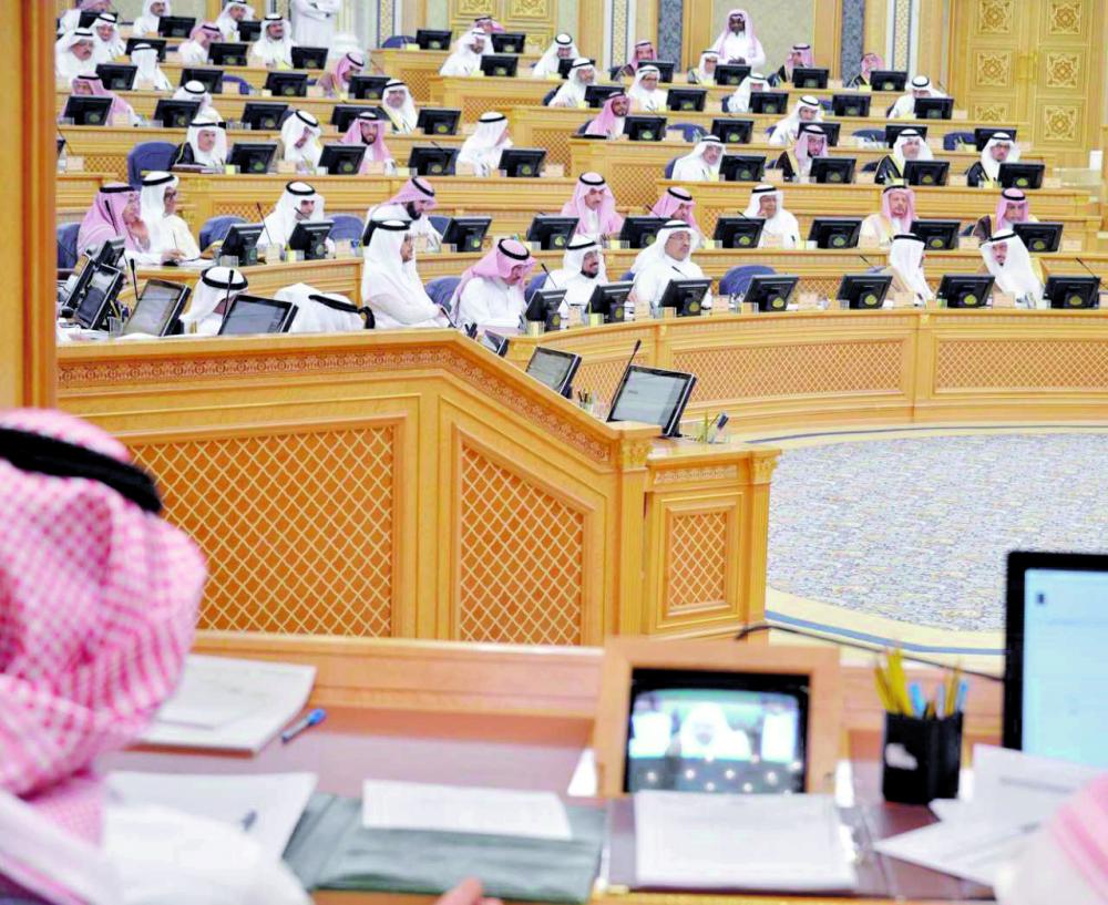 الشورى يتراجع عن تأخير أذان العشاء ساعتين