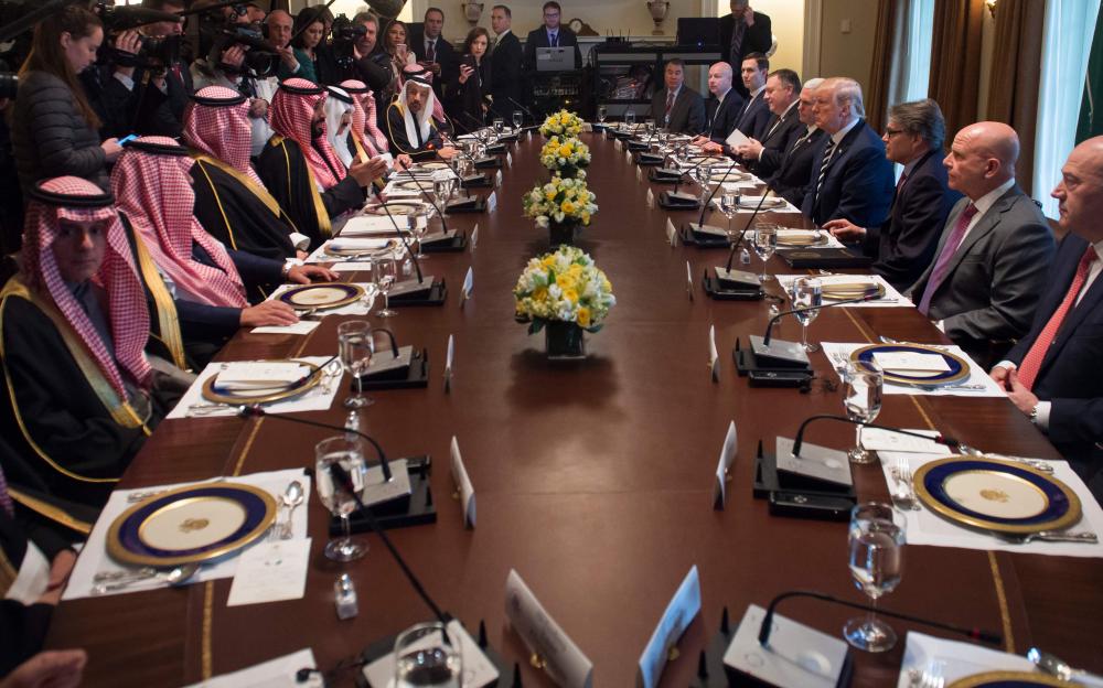 ولي العهد يلتقي الرئيس الأمريكيبتوجيه الملك ..
