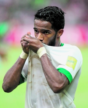 العابد والمولد والشهري أوراق سعودية رابحة في كأس العالم