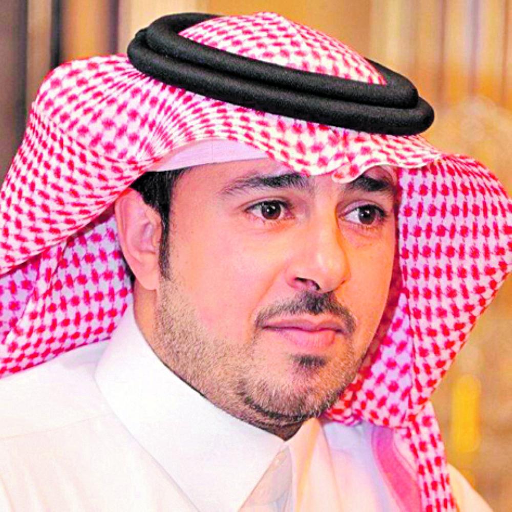 النجوم كثر والهلال واحد