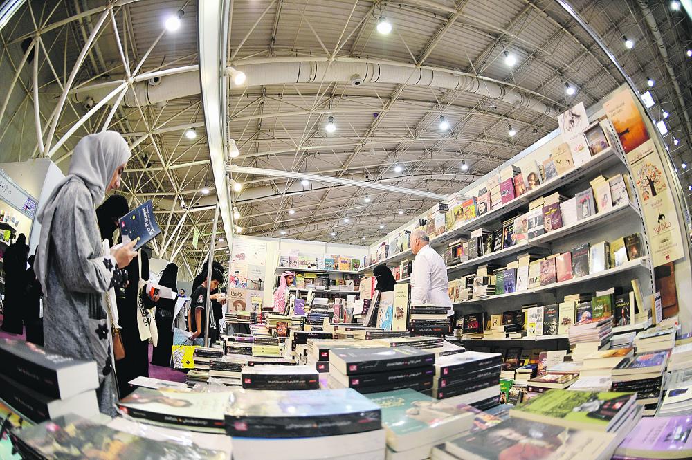 الروايات تجذب الشباب وتسجل أعلى مبيعات معرض الرياض للكتاب
