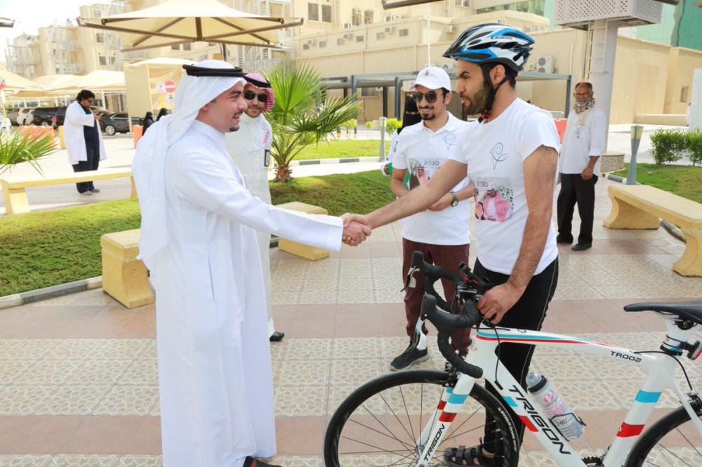 رحالة ينطلق بدراجته إلى موسكو لمساندة المنتخب 