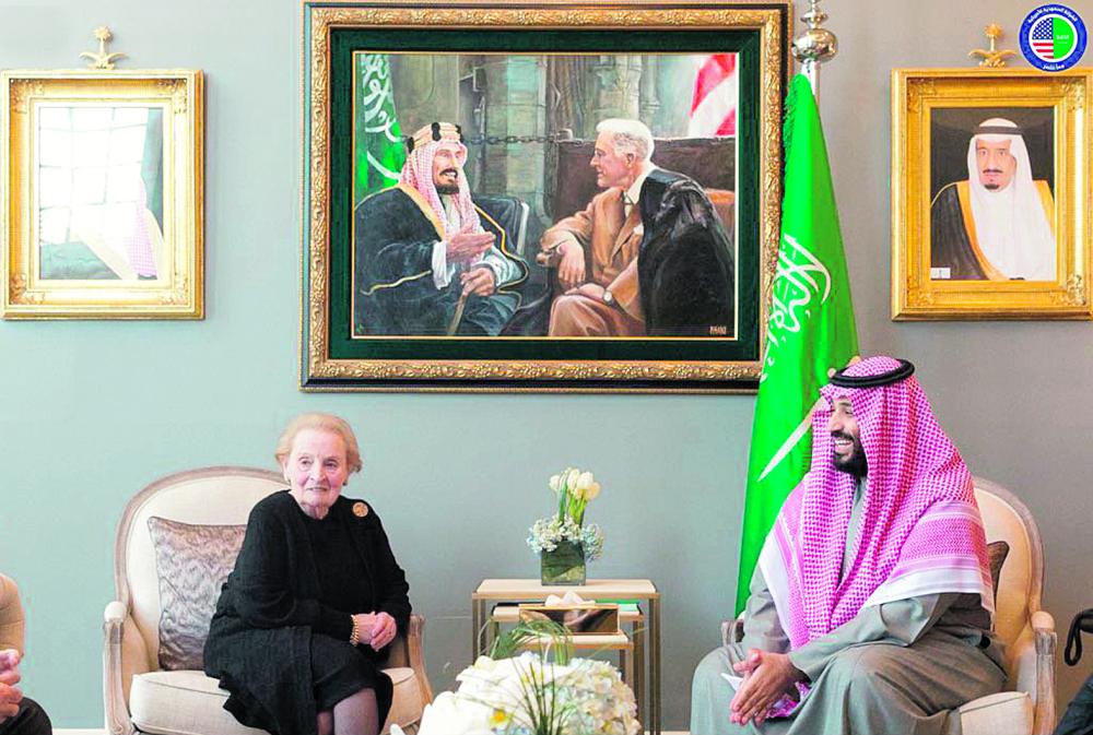 .. ويلتقي عددًا من المسؤولين الأمريكيين السابقين