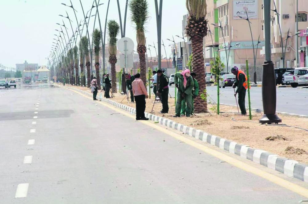 محافظ القطيف يدشن طريق الخليج