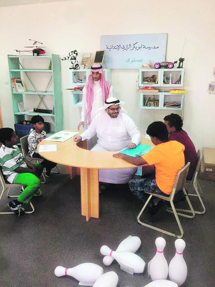 معلم يفوز بجائزة التميز في صفوى
