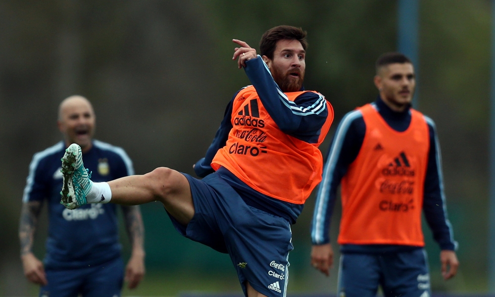 ميسي يبحث عن فوزه الأول على إسبانيا في مدريد