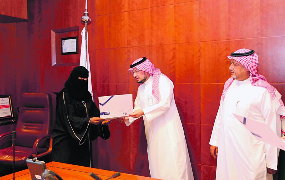 خريجات «التعقيم الطبي» يتسلمن قرارات التصنيف
