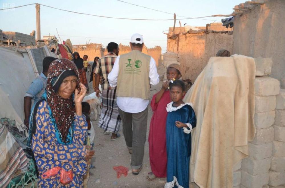 مركز الملك سلمان يوزع 3000 كرتون تمور في سيحوت اليمنية