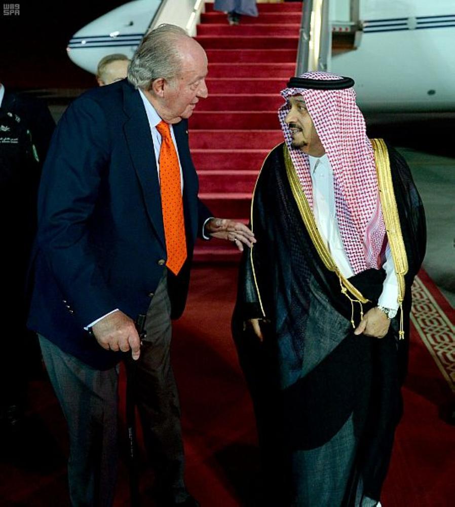 ملك إسبانيا السابق يصل إلى الرياض