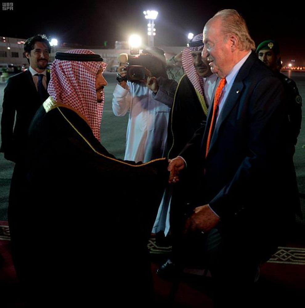 ملك إسبانيا السابق يصل إلى الرياض