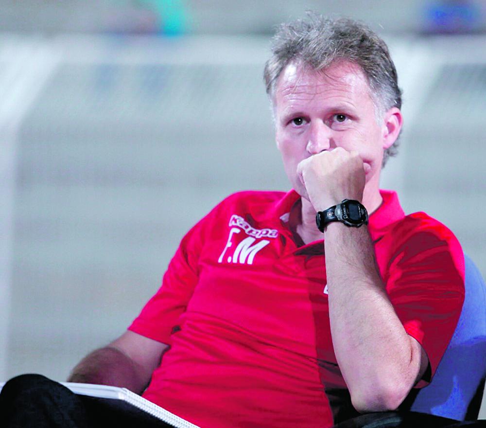 الشهري يترك المنتخب ويعود لقيادة الاتفاق
