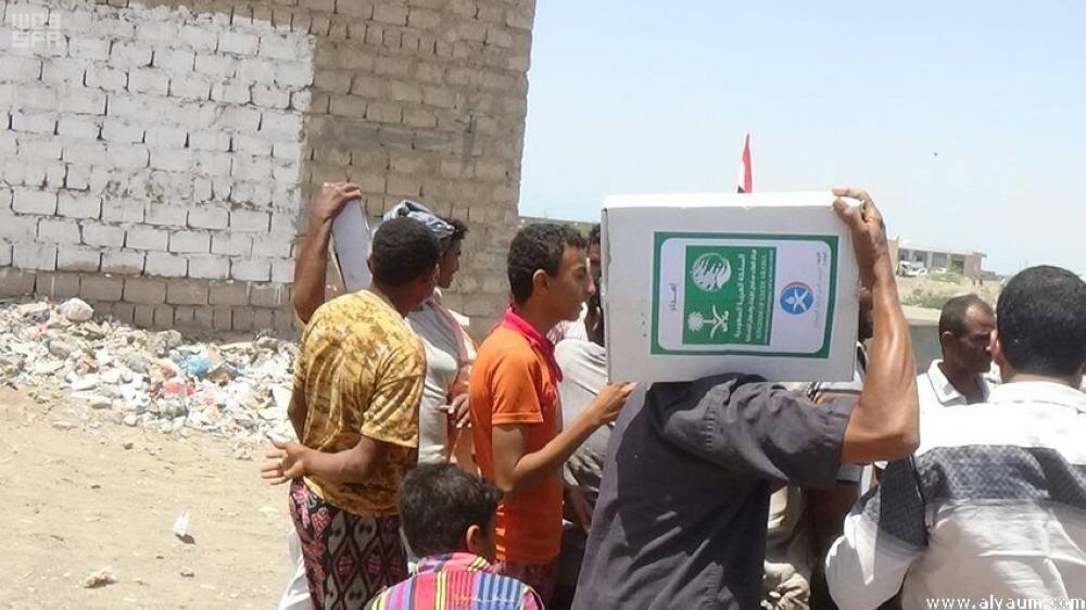 توزيع 18 ألف صندوق تمور في الحديدة باليمن