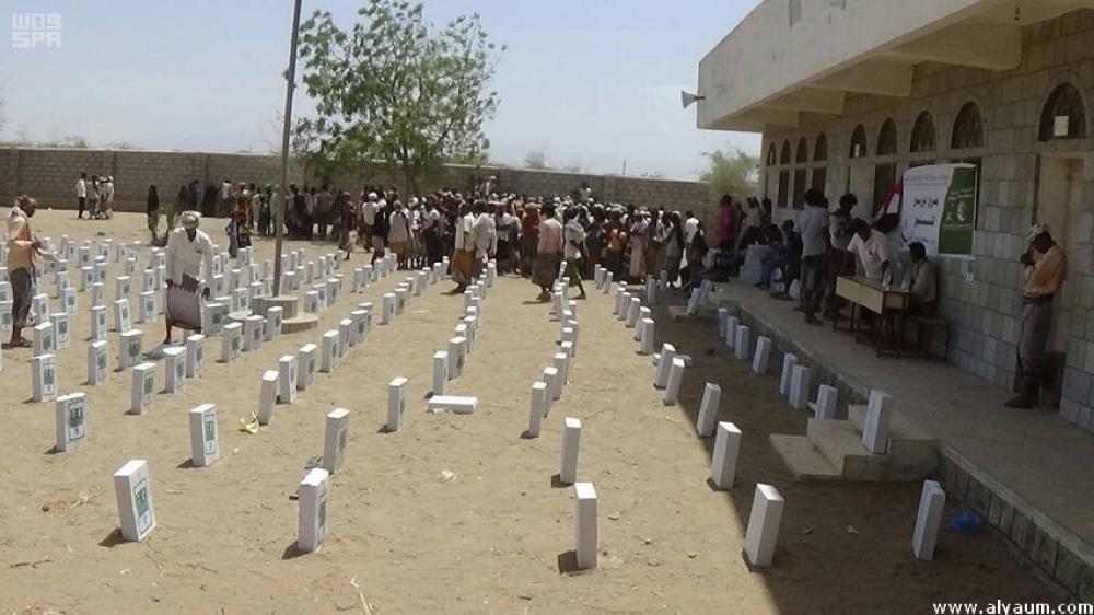 توزيع 18 ألف صندوق تمور في الحديدة باليمن