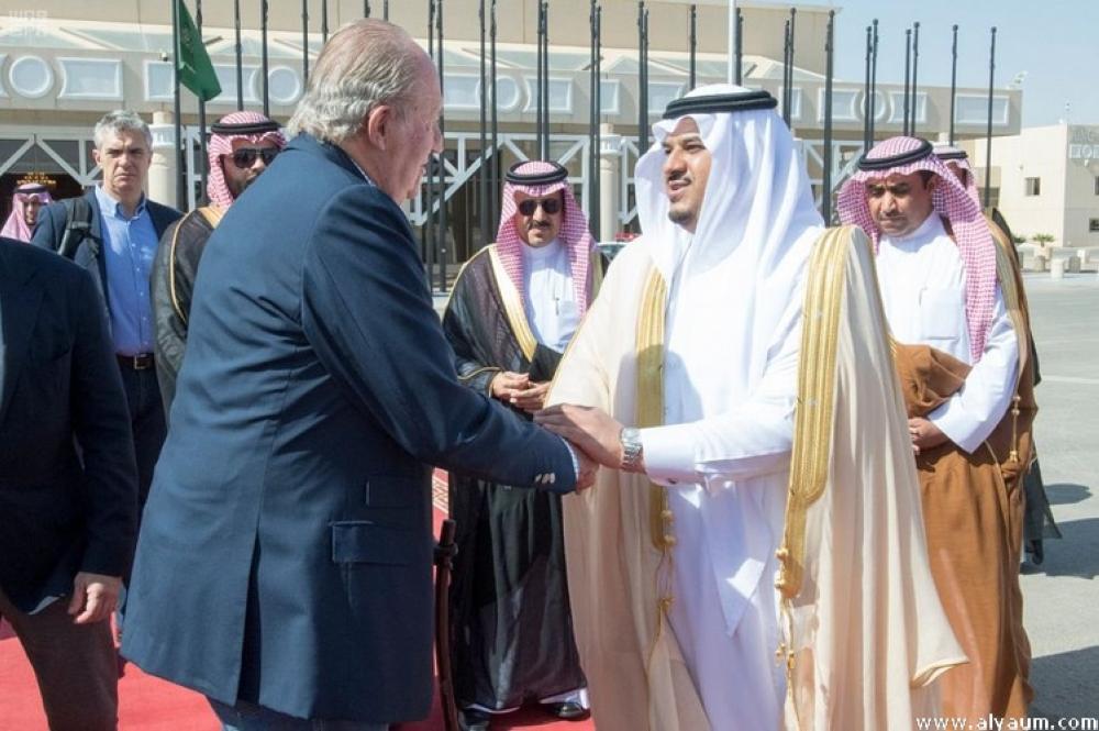 ملك إسبانيا السابق يغادر الرياض
