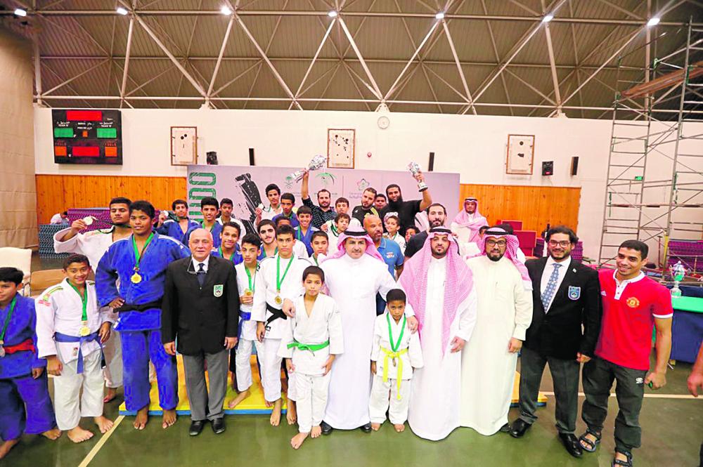 الوحدة «يكوش» على بطولتي الجودو والكاتا