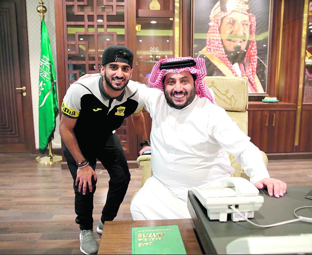 الغامدي لمانشستر بدعم آل الشيخ