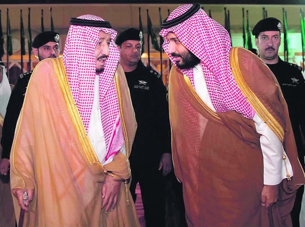 الملك يعمل بمقتضيات القانون والكتاب