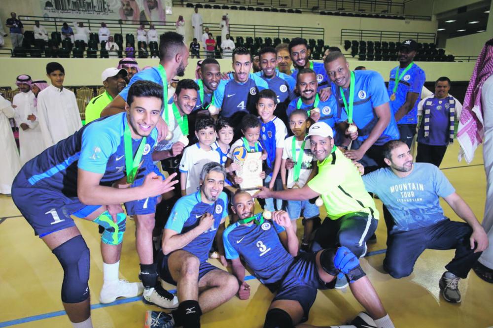 البابطين يتوج الهلال بدرع ممتاز الطائرة