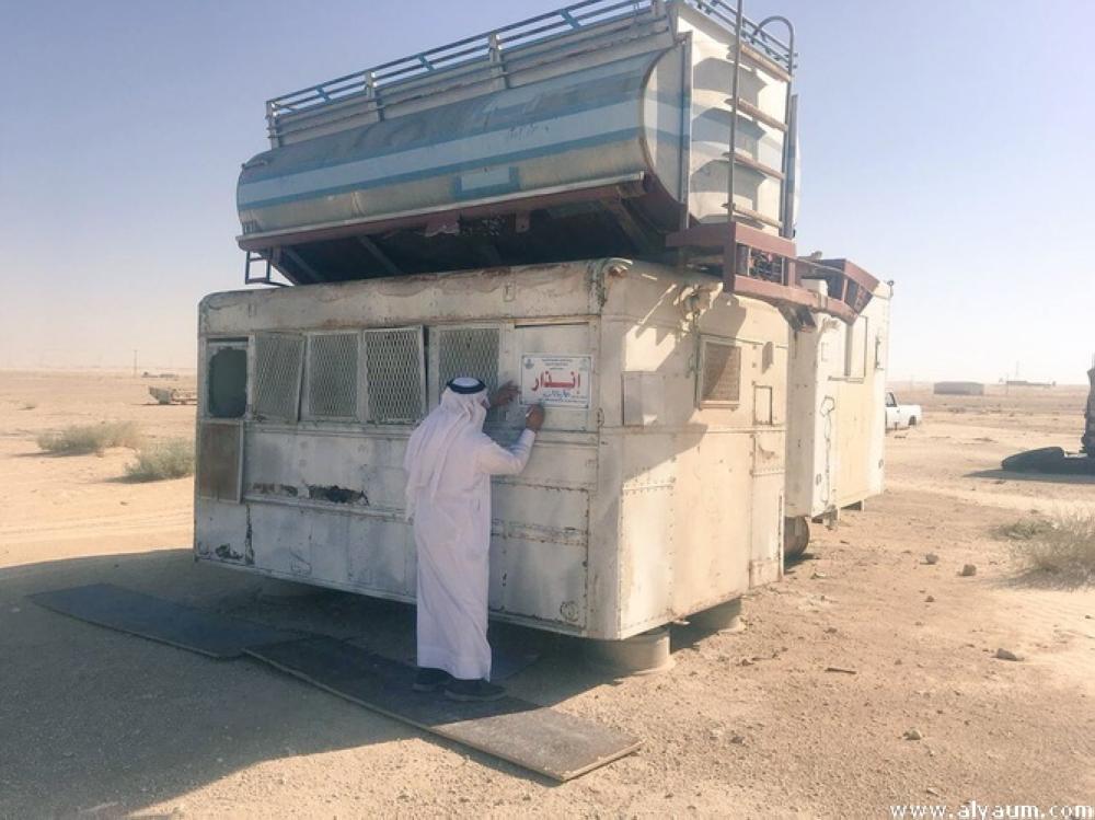 سحب 3 سيارات تالفة من شوارع القليب