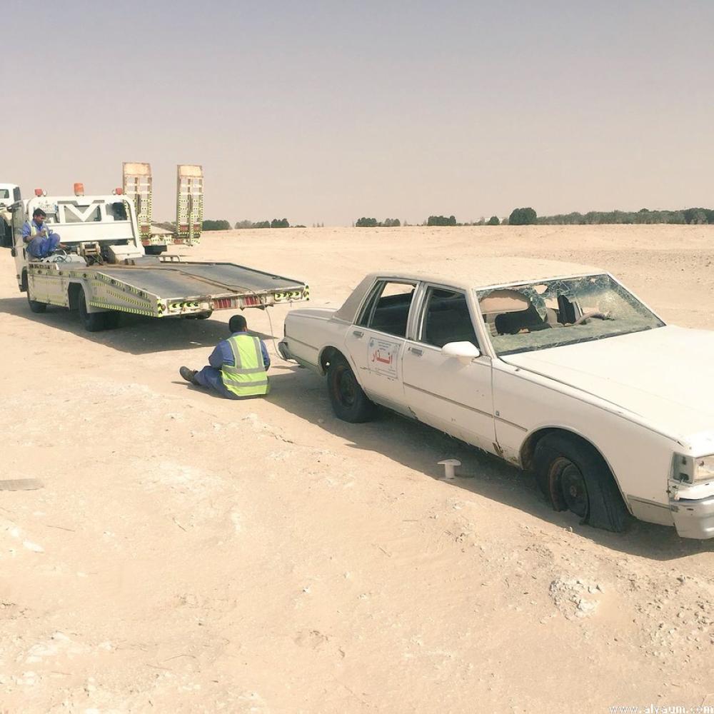 سحب 3 سيارات تالفة من شوارع القليب