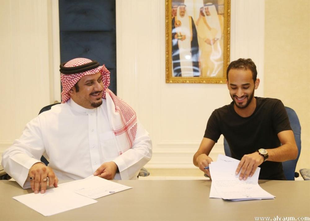 بدعم من آل الشيخ .. «عطيف» هلالي حتى 2021