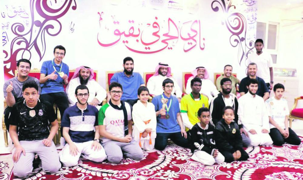 مدير تعليم بقيق يكرّم أبطال الكاراتيه