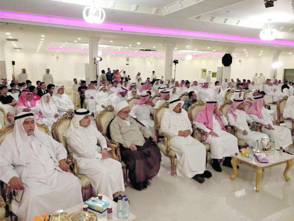 صفوى تزف 76 متفوقامن طلابها