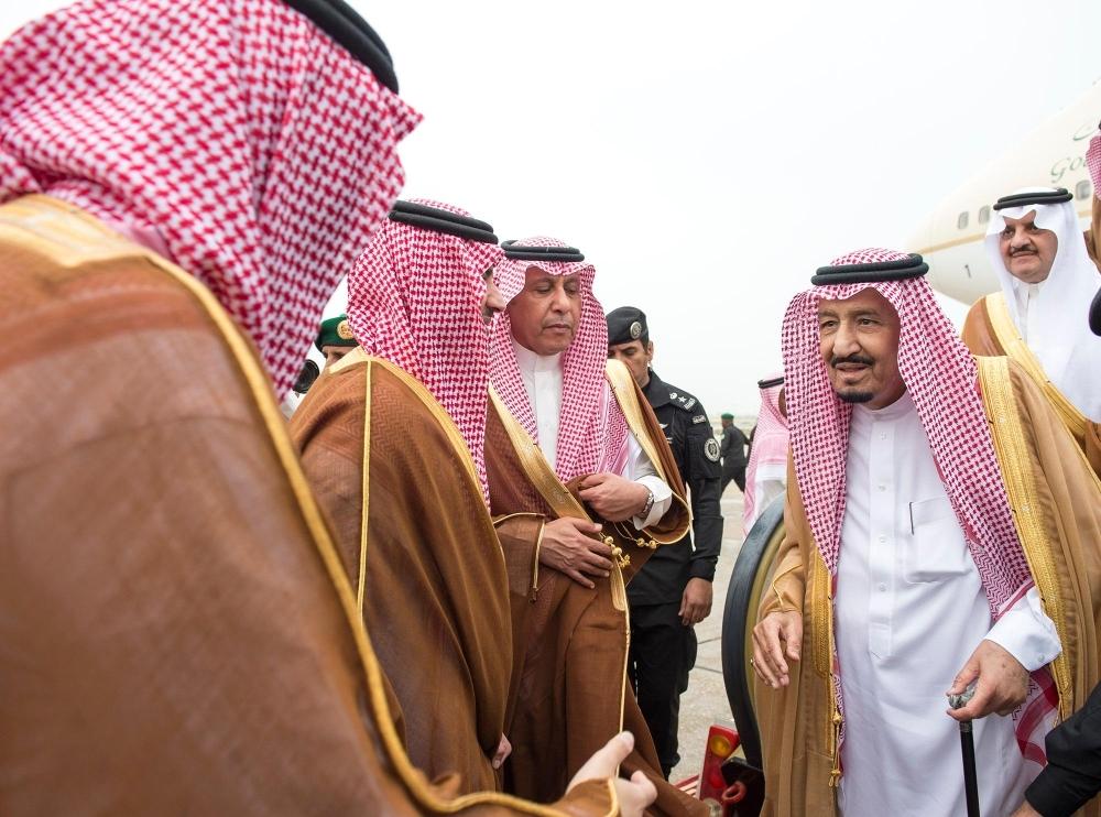 خادم الحرمين الشريفين يصل إلى المنطقة الشرقية قادماً من الرياض