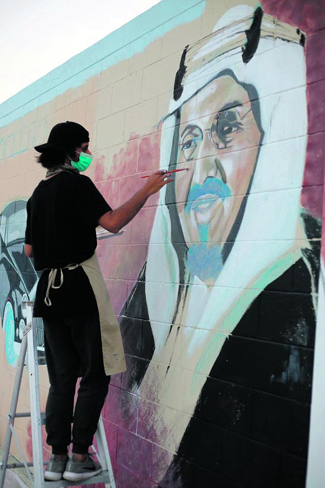 «هل العوجا».. جدارية في الخبر تحكي المنجزات