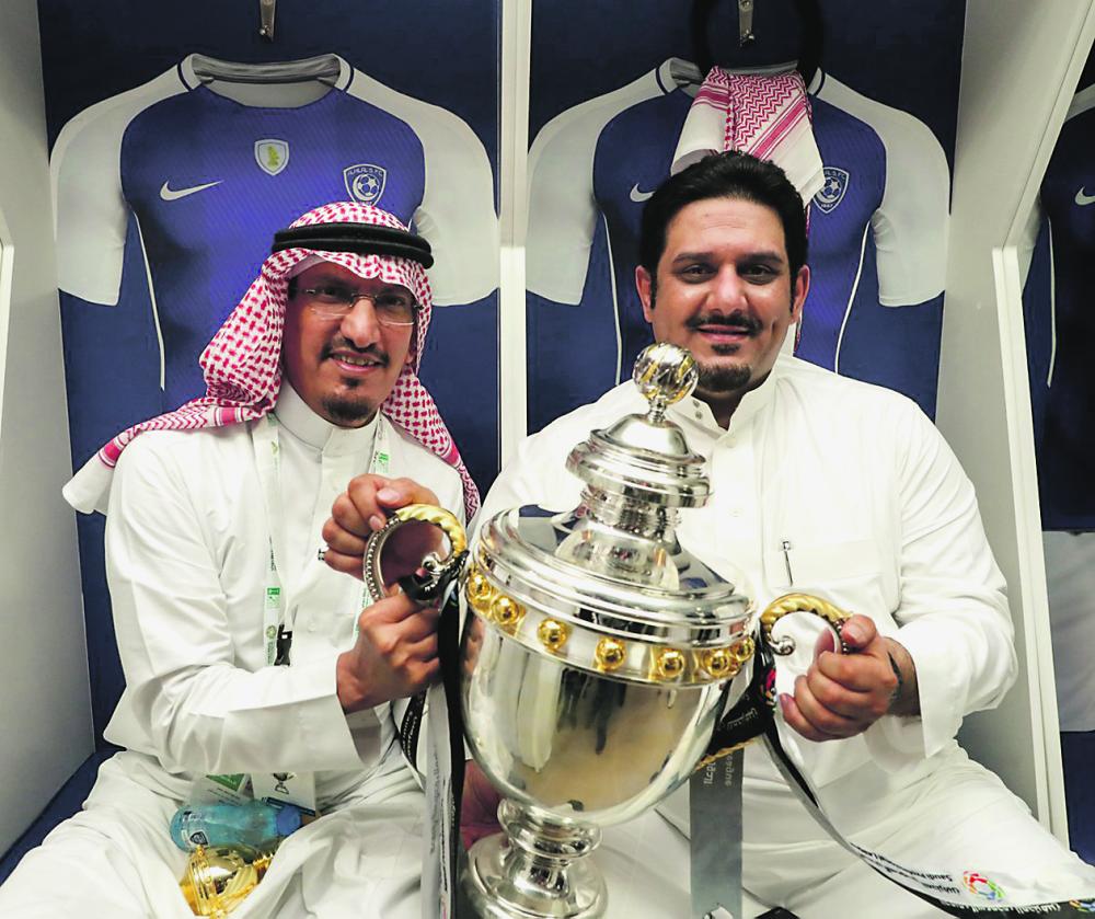 الهلاليون يطالبون باستمرار نواف بن سعد
