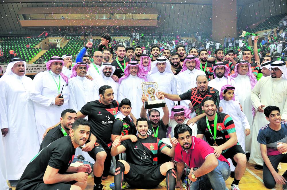 «نور سنابس».. بطل في كل زمان ومكان