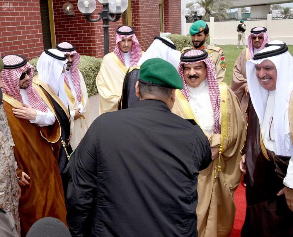 ملك البحرين يصل الشرقية للمشاركة في القمة العربية