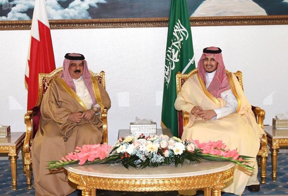 ملك البحرين يصل الشرقية للمشاركة في القمة العربية