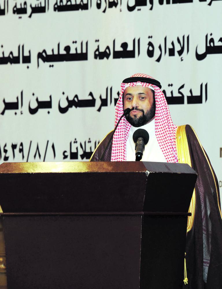 بحضور وكيل الإمارة.. التعليم تكرم وتودع المديرس