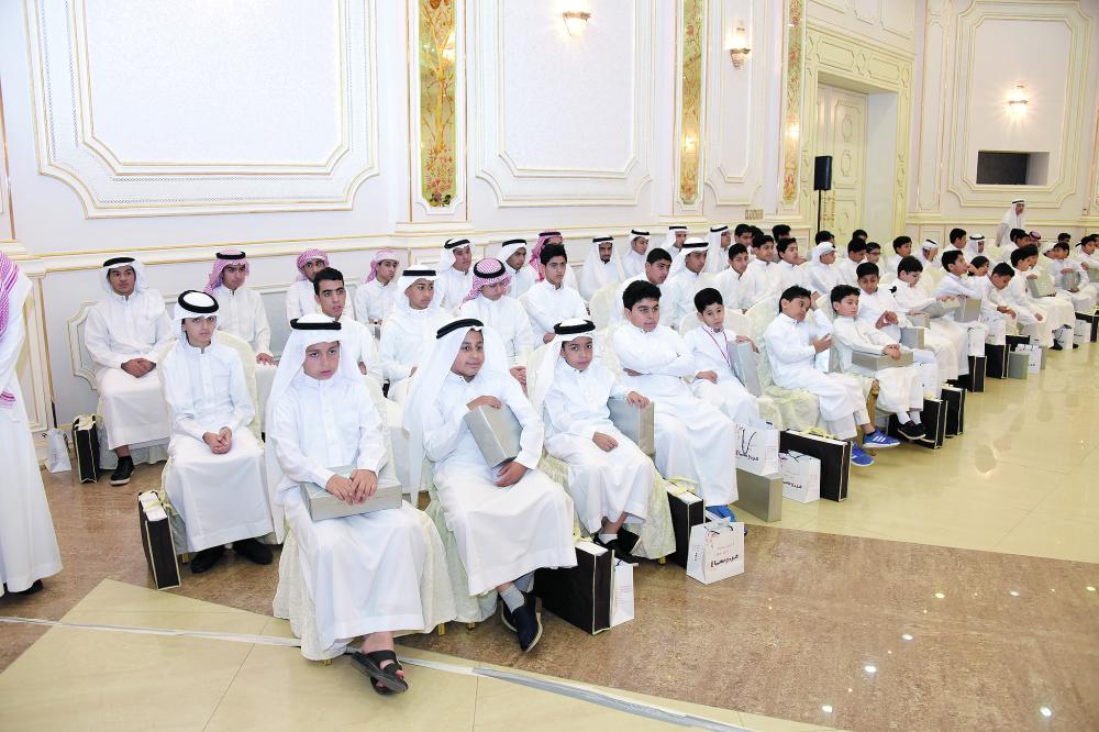 القطيف تكرم 131 طالبًا من أبناء شهداء الواجب